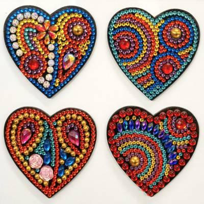 Set, consisting of 4 magnets, hearts motif, painting set complete with rhinestones